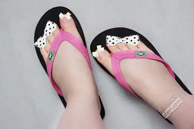 久夹脚的地方不舒服,怨念啊 ~~另外,我脚趾头不好看不好意思给你们看