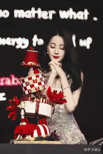 如何看待迪丽热巴27岁的生日会?