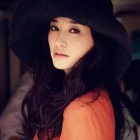 李小冉头像高清图片大全_名人李小冉真人头像大图下载【点击鼠标右键