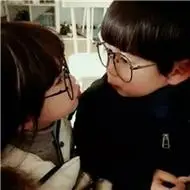 两小无猜的可爱小孩小孩子情侣头像一对
