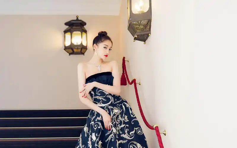 关晓彤黑金长裙性感写真高清电脑壁纸