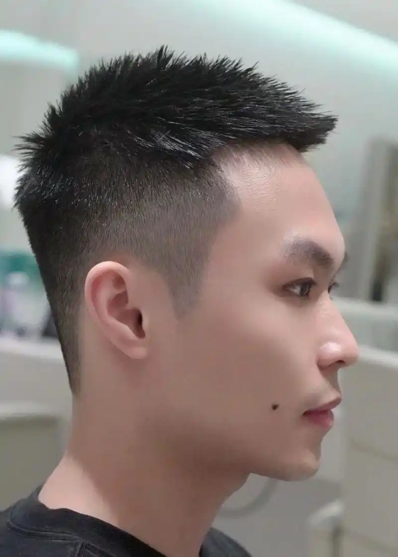 长款寸头,硬而不僵 干净,整洁的长寸头     梵古造型