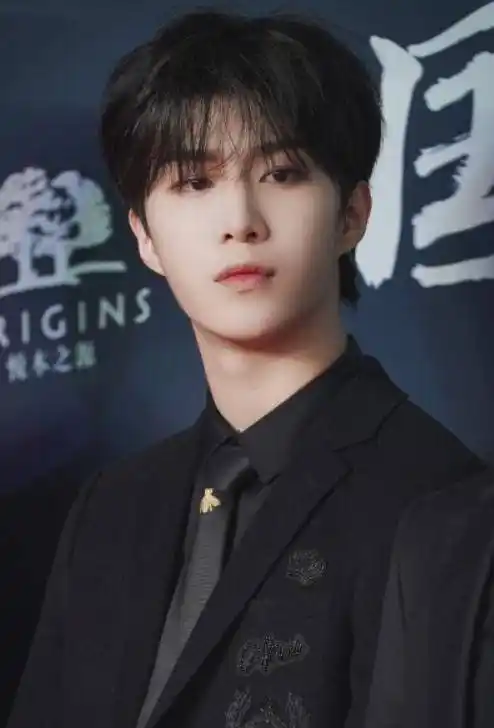 原以为范丞丞红发最好看,直到遇见蔡徐坤,粉丝:这是坤坤吗?