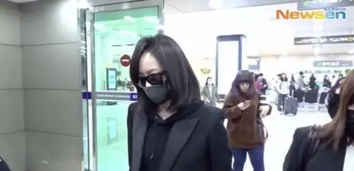 郑秀晶三天时间一直守护在崔雪莉灵堂,却引起了众人的恶评攻击