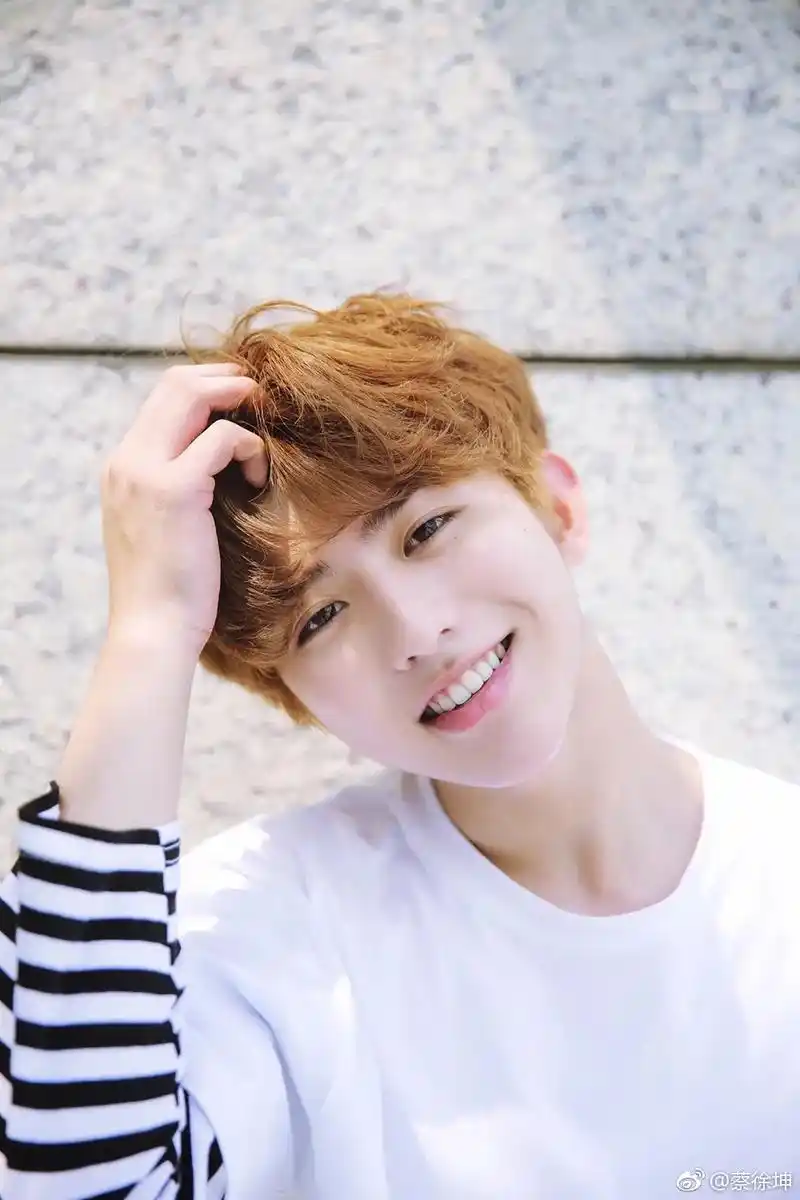 蔡徐坤 很喜欢这套写真 - 抖音