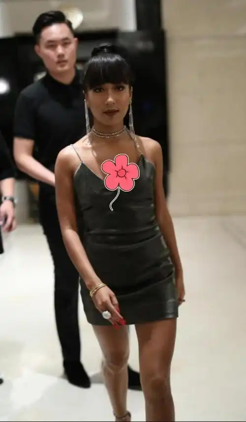 生图下的吉克隽逸身材有多绝?看看穿"液体裙"的她就知道了