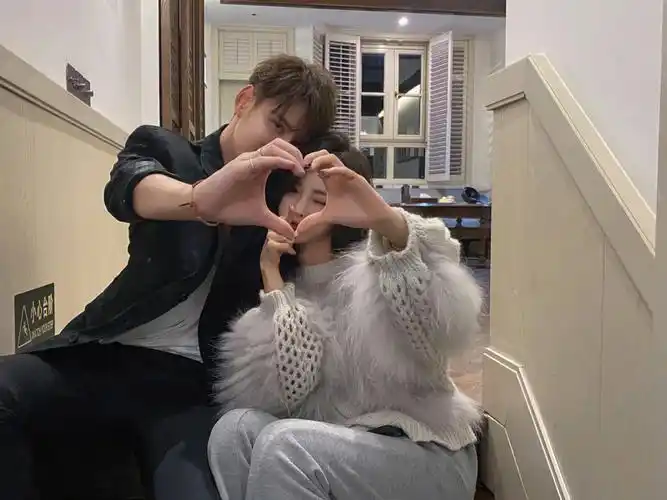 情侣自拍模版我又来了