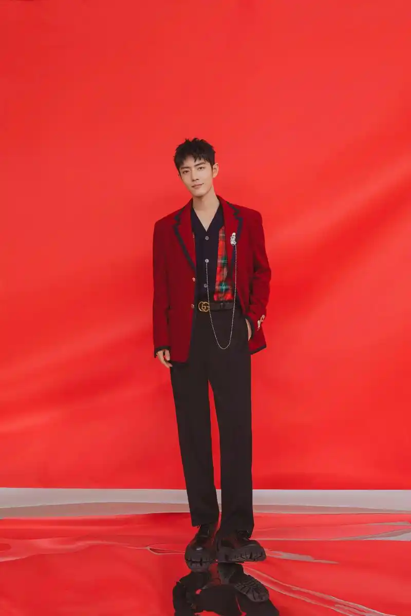 肖战全身照:战战这无处安放的大长腿啊