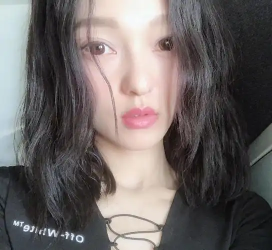 张韶涵晒照秀腹肌,86斤的她竟然又瘦了,心疼