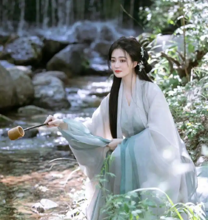 徐璐的古装,看起来还是很有感觉的,不知道后续有没有计划排古装剧?