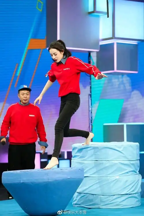 迪丽热巴 2017/12/30快乐大本营 解忧杂货店剧组宣传