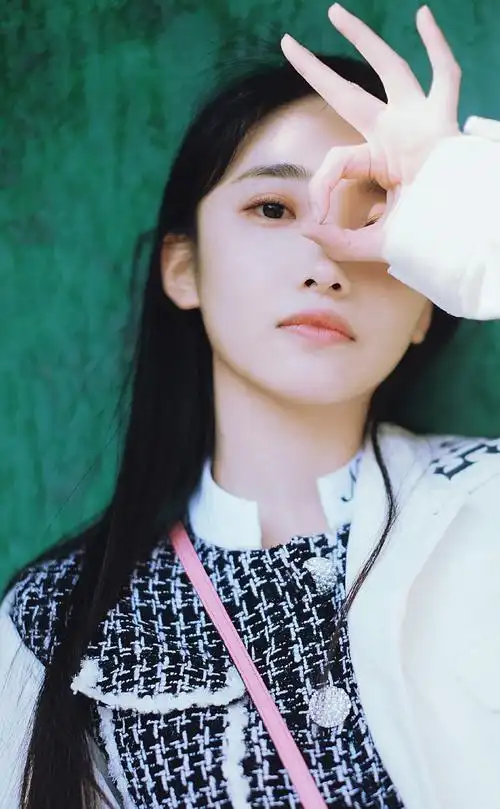 许梦圆甜美性感街拍写真