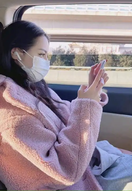 热巴可爱卖萌照片大全热巴可爱照片大全