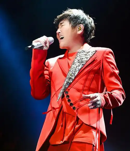 首都体育馆举行,今天是圣诞平安夜,本次孙楠演唱会的主题是"乐在其中"