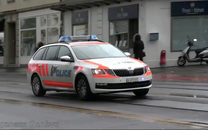 少见瑞士警车救护车和消防车出警合集