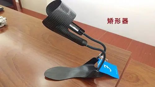 主任分别讲解了大腿假肢膝关节和小腿假肢脚板的新一代宝泰欧明星产品