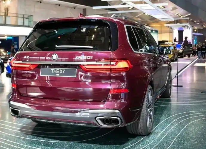 宝马x7斩获国际用户体验大奖附8月份小改款详细配置变化