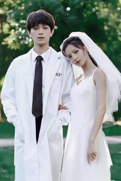 众多网友讨论丁禹兮与赵露思更有"cp感"还是与张予曦更有"cp感"