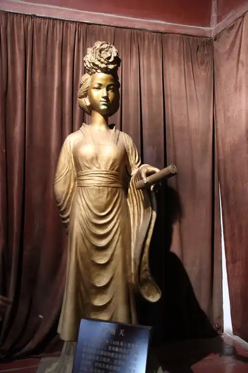 武氏家庙--武则天塑像 皇泽寺