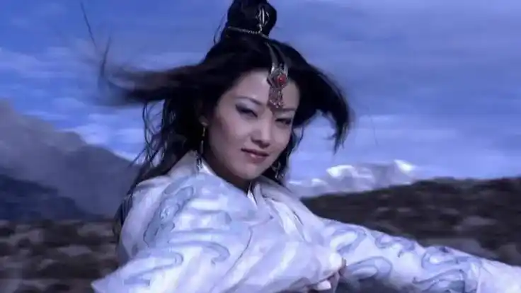 李秋水是逍遥三老之一,天山童姥和无崖子的师妹,即使人过中年,仍然能