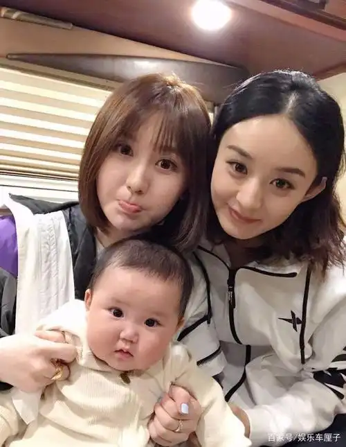 赵丽颖晒宝宝照片,完美继承了颖宝脸型,颖宝疑似要做全职妈妈