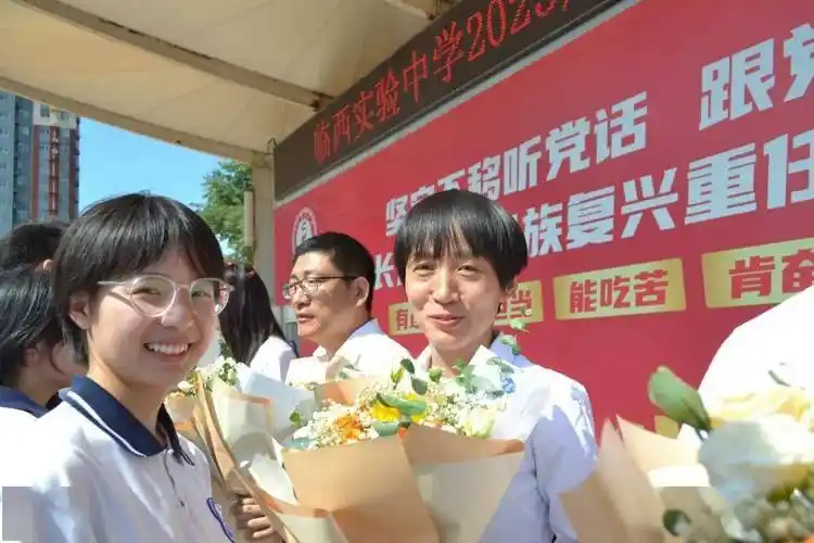 临西实验中学举行2023届高三毕业典礼_母校_全体师生_胸怀