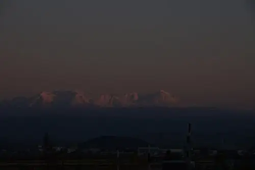 这张是暗部曝光不足的照片