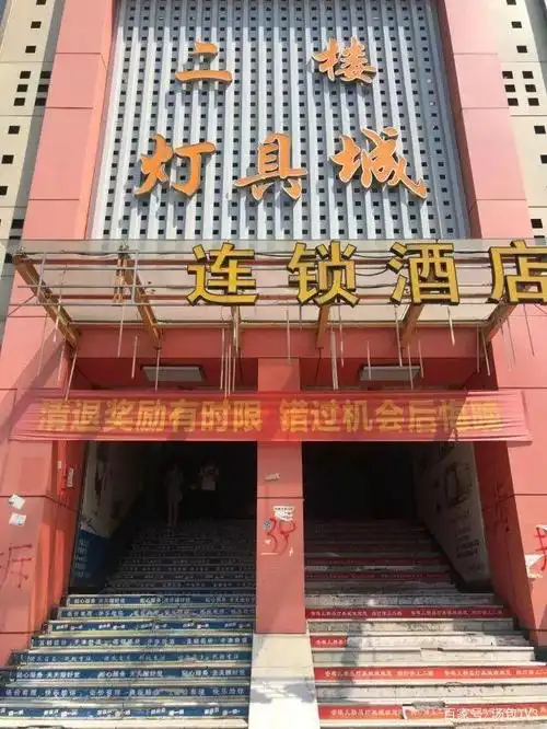 18岁女孩凌晨3点从酒店5楼坠下!闺蜜,男友,男友爸爸当时都在场