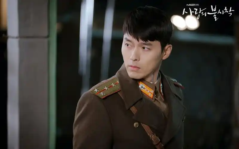 《爱的迫降》剧照图片桌面壁纸