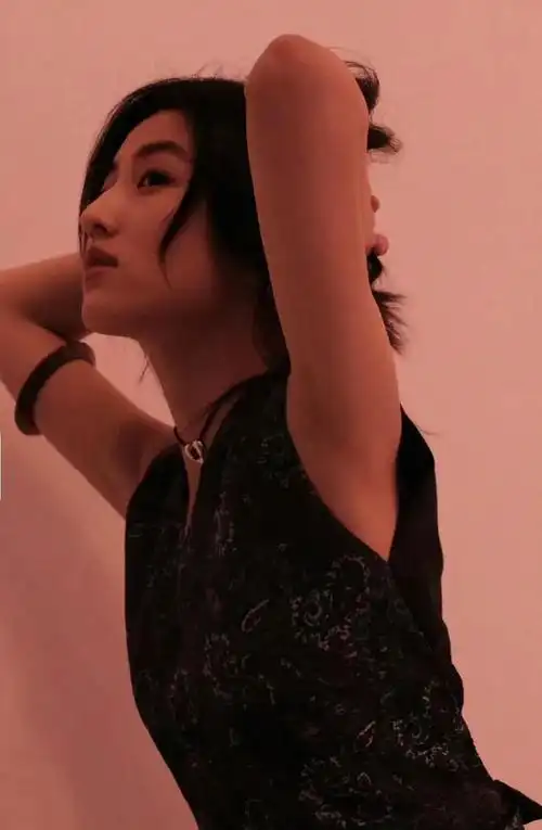 人气演员张子枫今日最新营业照释出啦枫姐好美呀