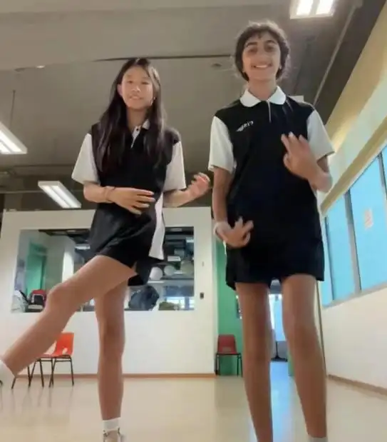 张庭夫妇传销后隐退,女儿林家菱身在法国,网络上大秀跳舞视频