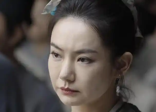 戚薇携新剧《显微镜下的大明》,继《狂飙》后再次引起了热议.