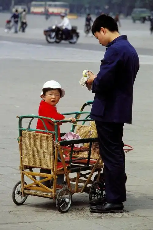 80年代怀旧老照片,记录着老百姓生活中的某个真实的瞬间