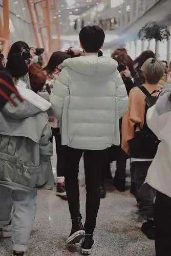 我真的好喜欢贺峻霖的腿啊