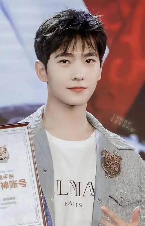 流量男星杨洋被爆"睡粉",私生粉曝出惊人内幕!