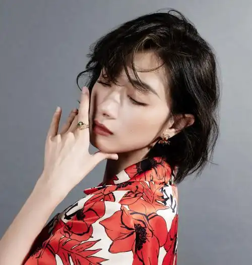 万茜回应点赞宁静黑评称是盗号两人刚成团风波就开始