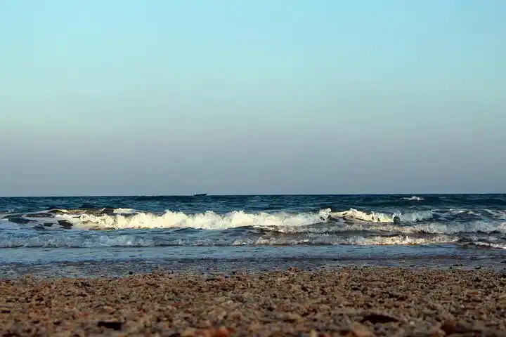 涠洲岛碧海阳光贝壳沙滩度假村