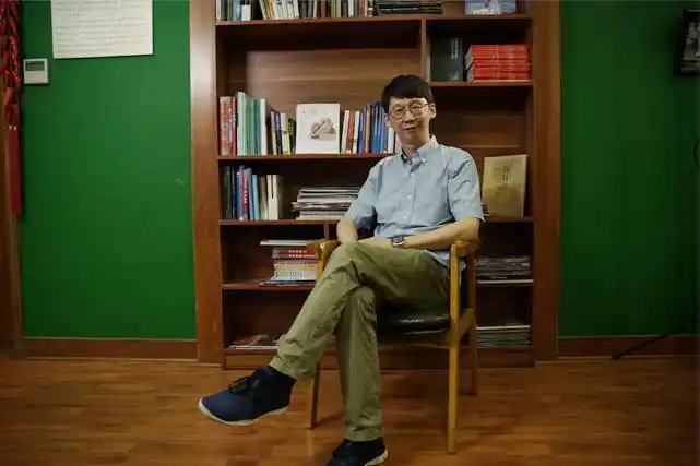 王原:揭秘真实的恐龙世界_新华访谈_新华网