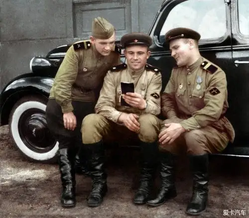 > 【彩色老照片:二战后期的苏联军人……】