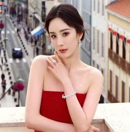 85花事业现状分析:刘诗诗杨幂唐嫣赵丽颖,谁能笑到