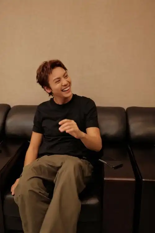 陈伟霆分享黑白四宫格##陈伟霆你好星期六