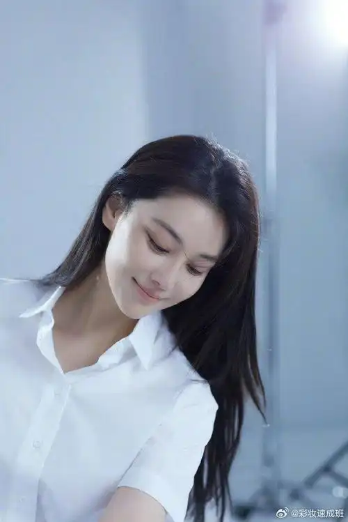 张馨予的清透感妆容看起来非常漂亮