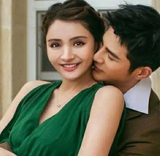 有种直男叫姜潮晒老婆麦迪娜素颜照却被满头头皮屑抢镜