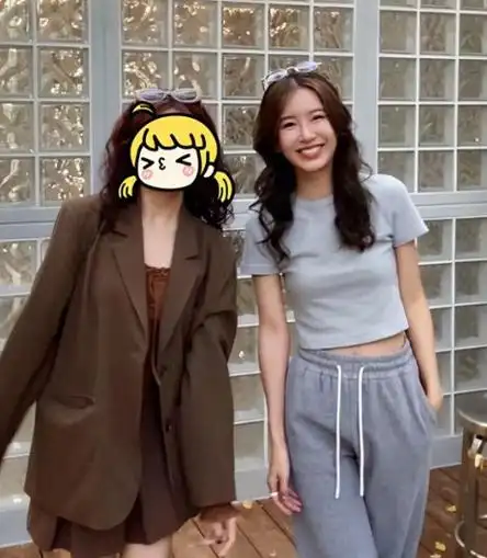 张子萱近照曝光,脸胖一圈更显幼态,穿露脐装秀蛮腰破怀三胎传闻