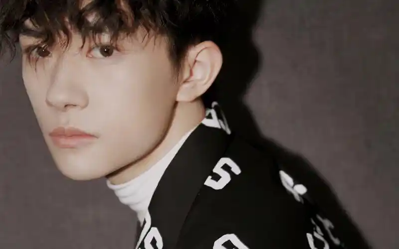 这就是街舞2易烊千玺图片桌面壁纸