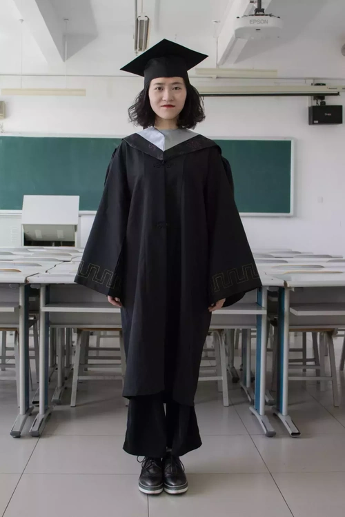 学士服怎么穿(学位服的穿搭文化你了解吗?)_生活常识_小高教学网