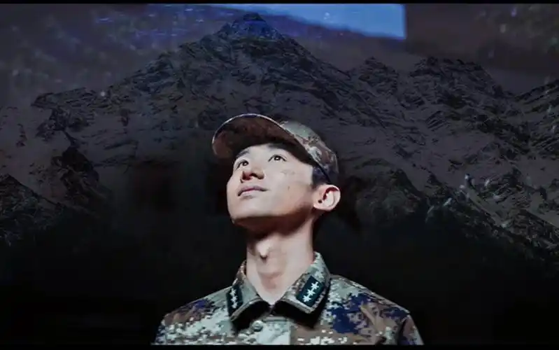 白敬亭头条里的青春中国微电影cut完整版与军装白一起恭贺新中国成立