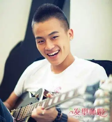 男生发型 男明星发型 >> 阳光帅气男明星欧豪短飞机寸头 换季男生短发