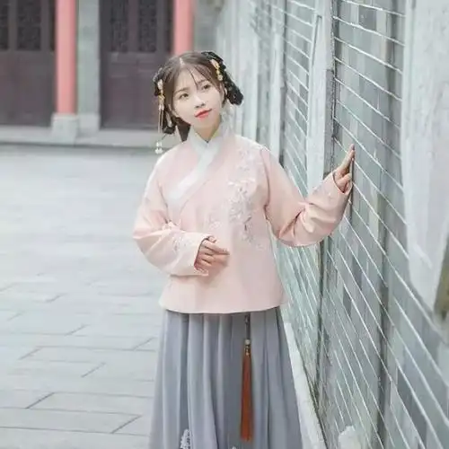 明朝服饰之上承周汉下取唐宋一