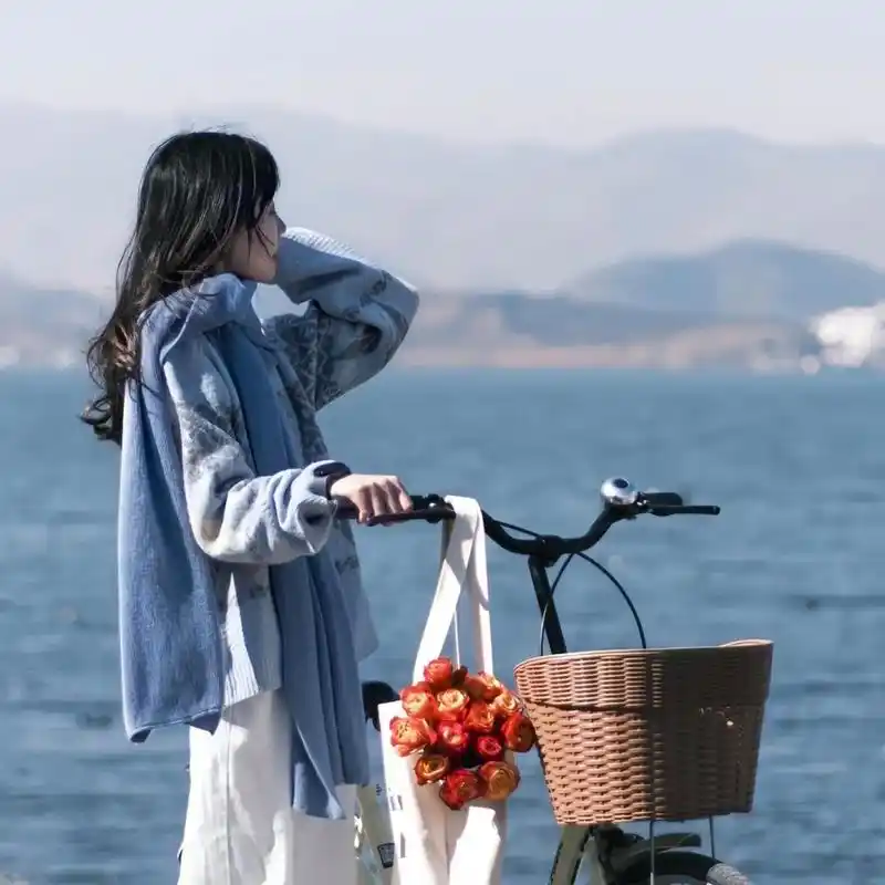 微信头像|一眼就爱上的真人背影头像 从前的月光很慢,有点闲,有点懒